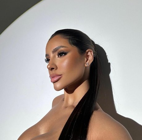 Yris Araujo art pornstar photo