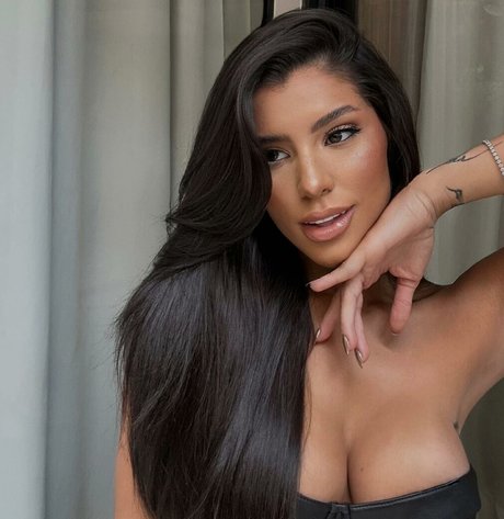 Yris Araujo profile image