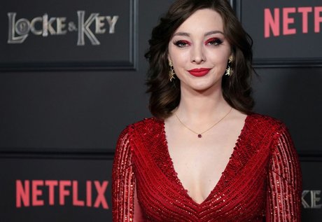 Emma Dumont perfect actress archive