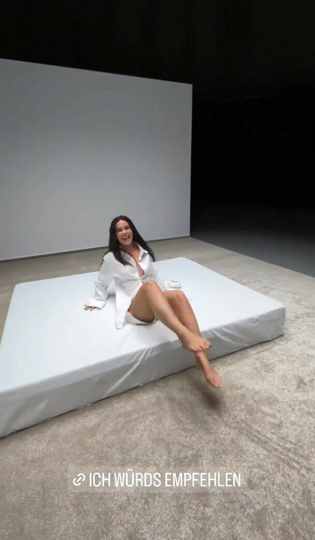 tiny onlyfans sexy picture