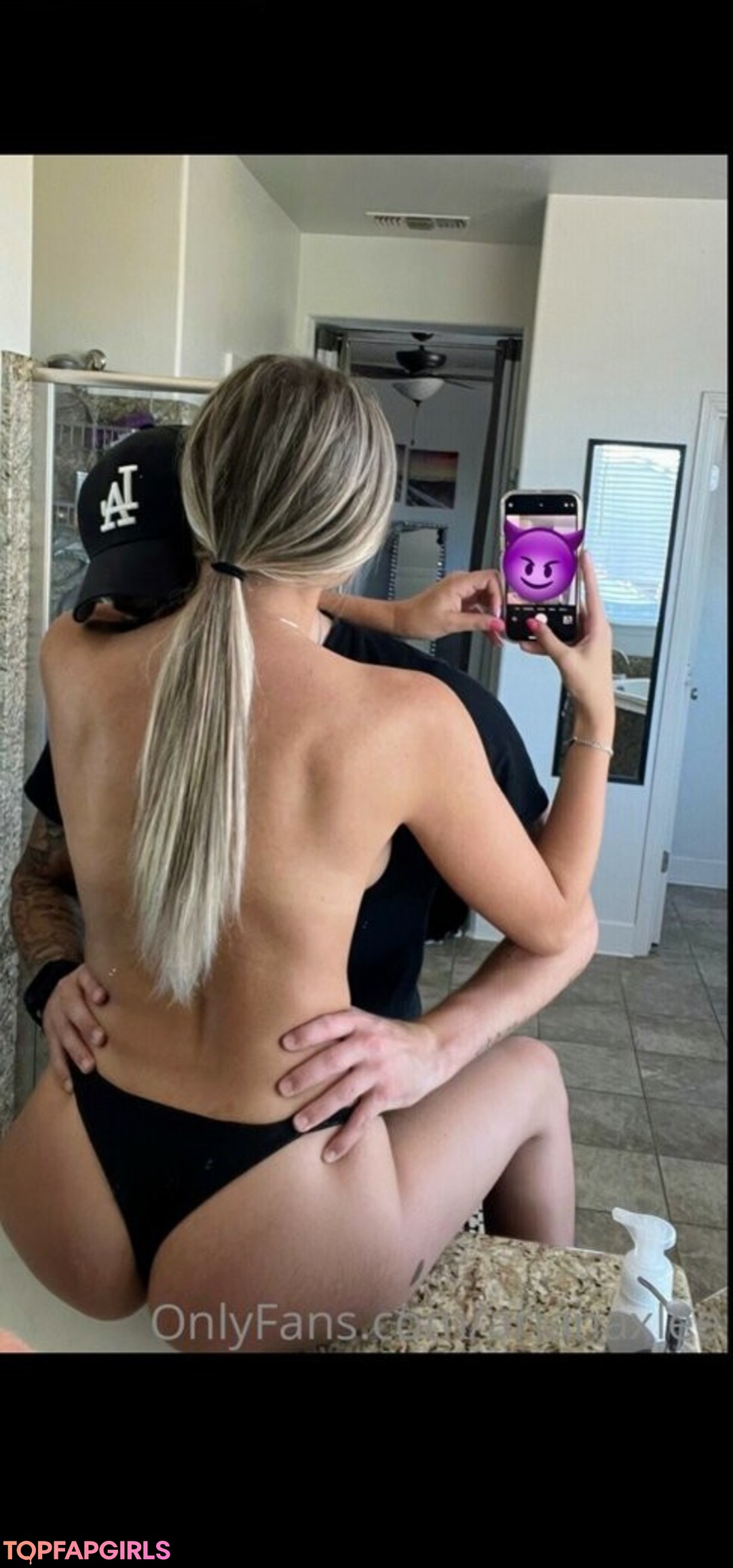 Ariana Lee Bonfiglio model naked pic