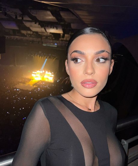 Anabel Hernandez model nude photo