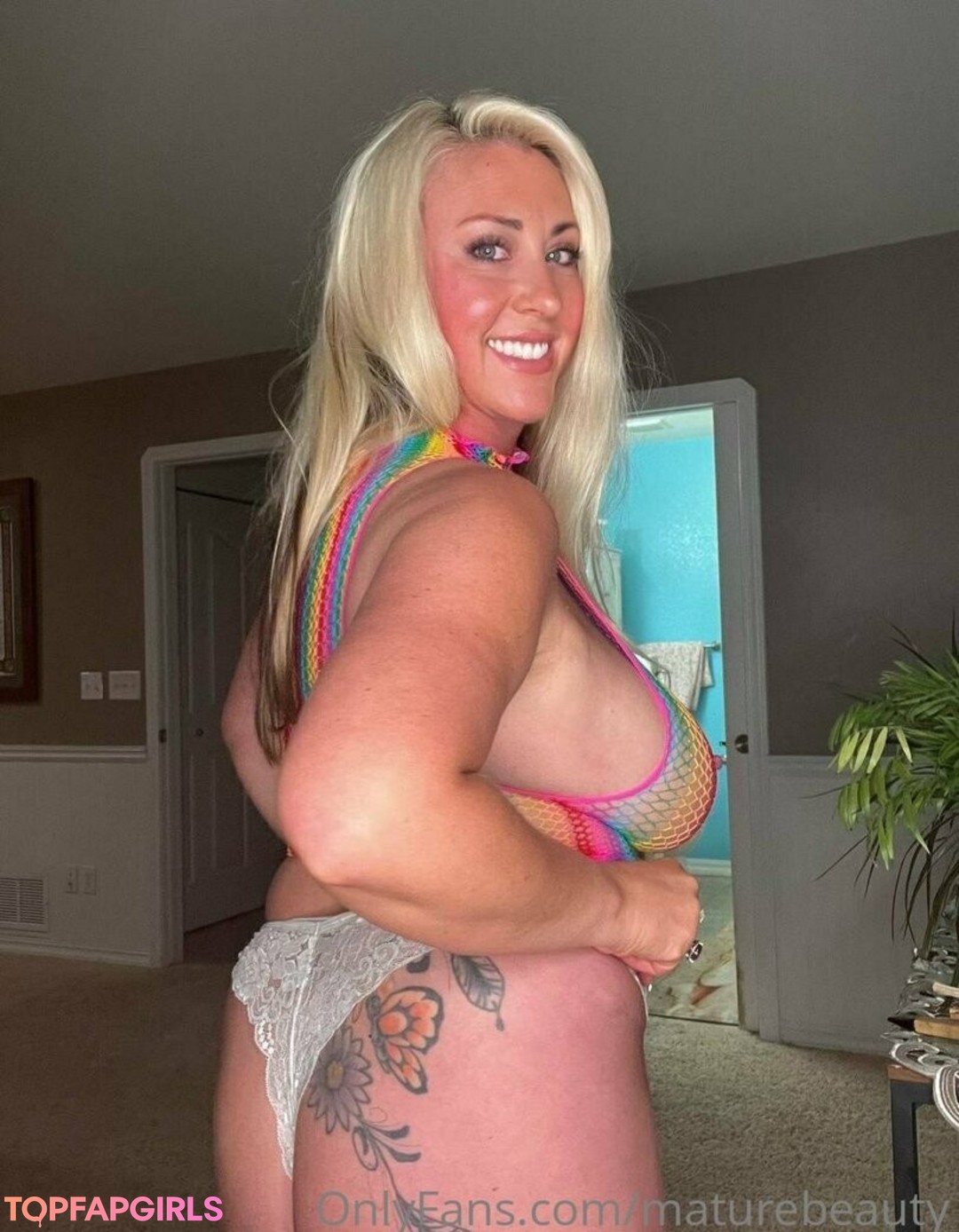 outside onlyfans hot naked photo