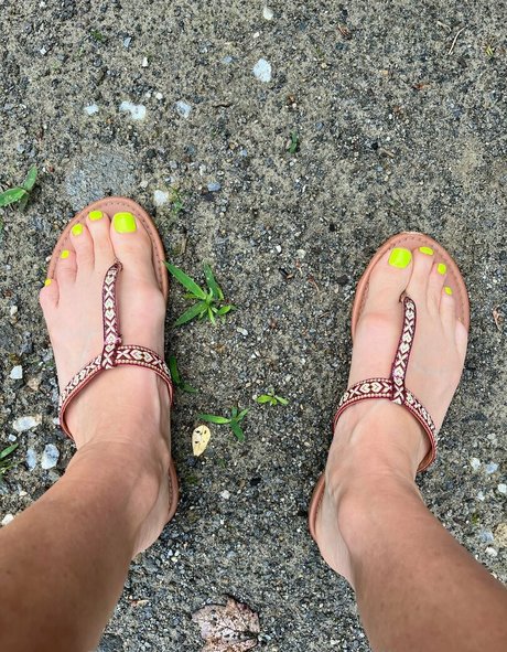 longtoesally stormy hot model img