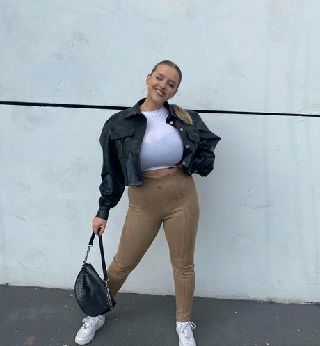 blonde cougar onlyfans sex galleries