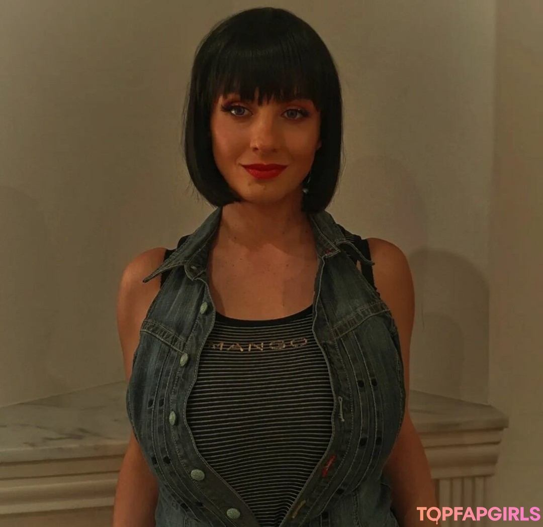 Lisa Bukawski hd actress pictures