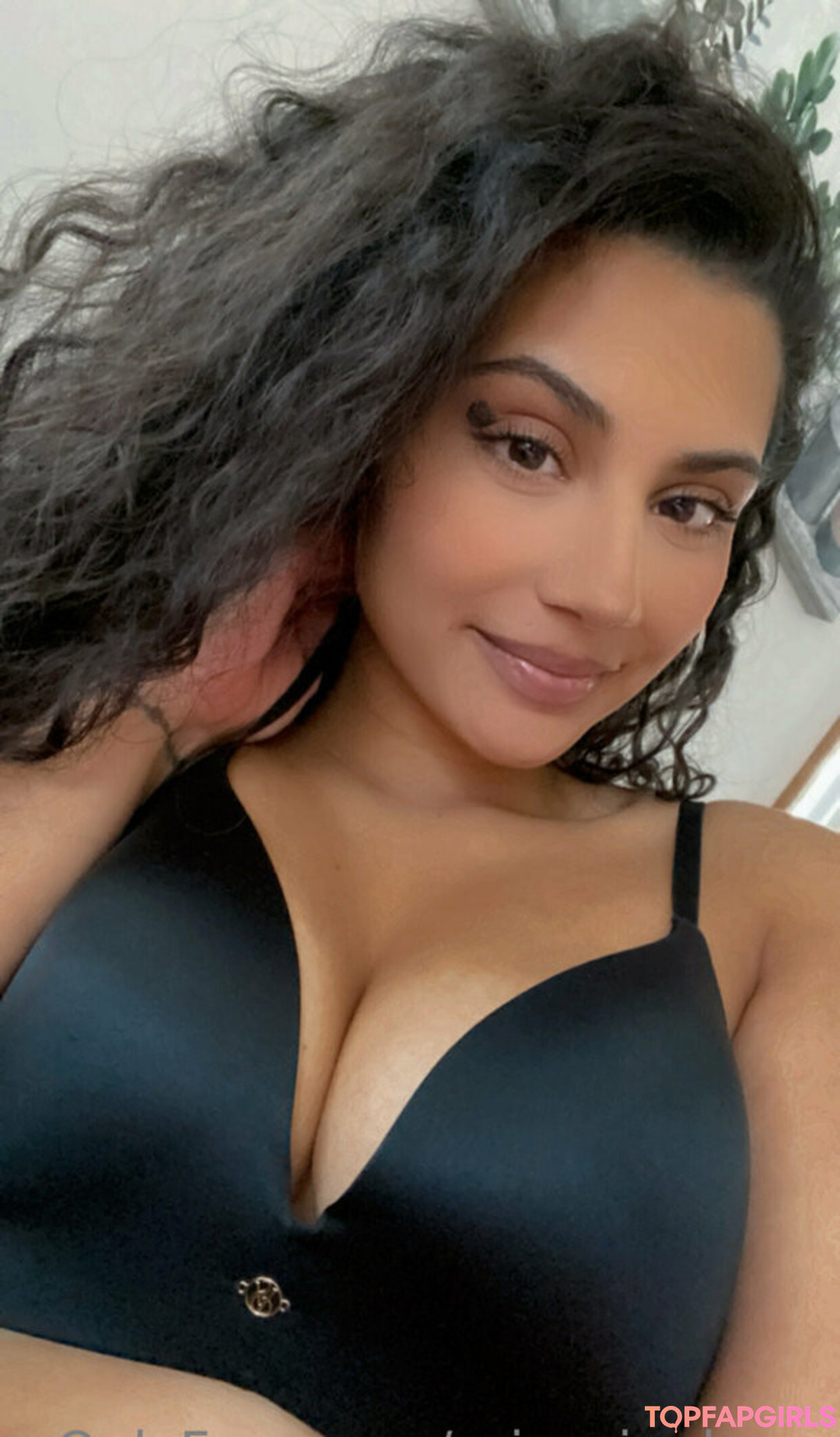 priyasinghxxx model picture