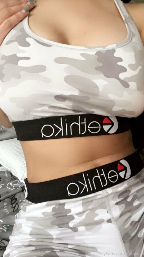 cutiewet naked model images