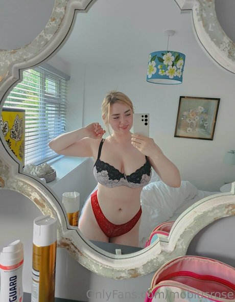 mobiusrose star nude images