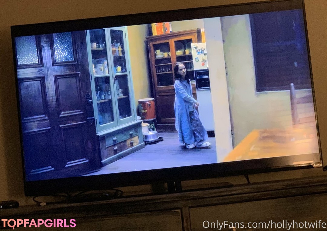 hollyhotwife pretty actress pic