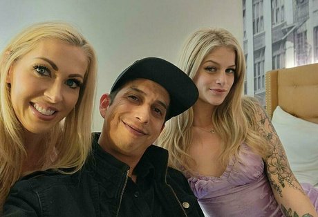 black hair milf onlyfans top picture