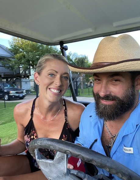 hollyhotwife exclusive actress image