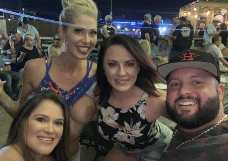 hollyhotwife star sexy pics