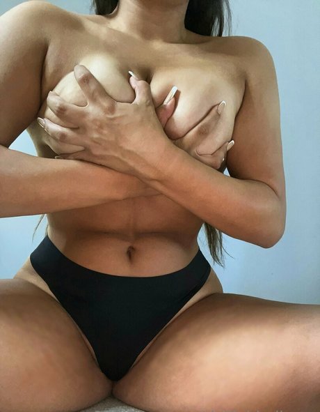 petite brunette onlyfans top image