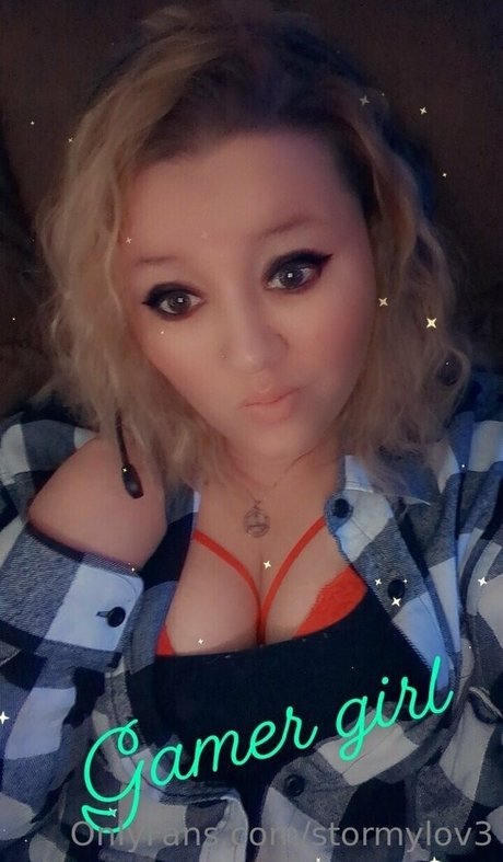 stormylov3 star high quality photo