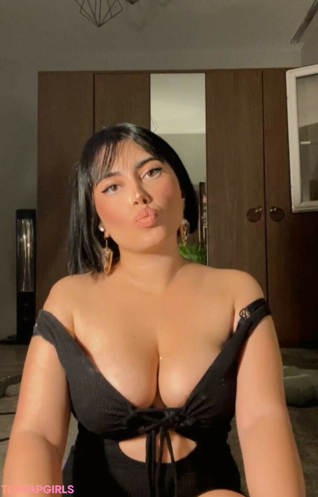 Dilan Dere model beautiful photos