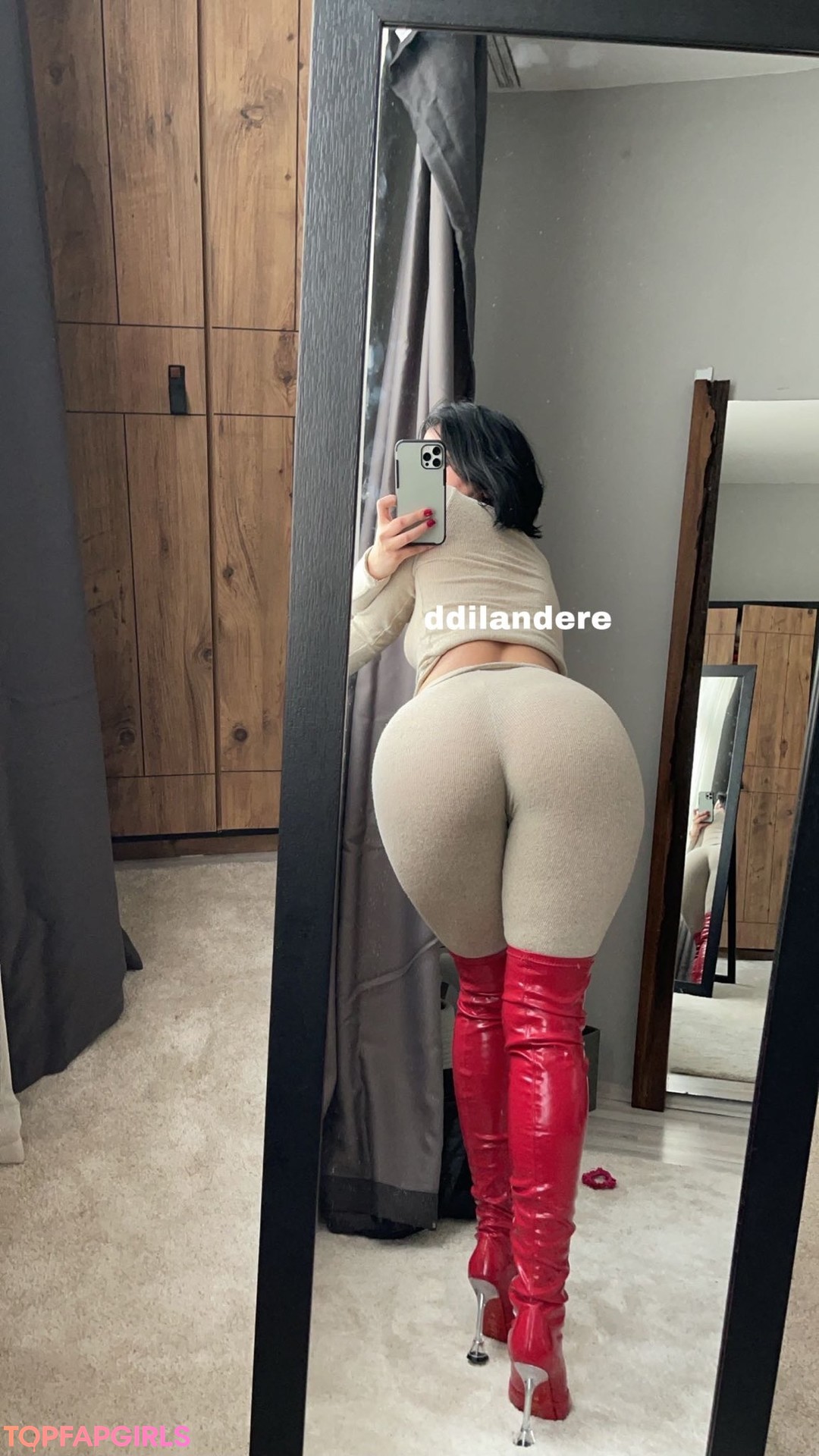 Dilan Dere model free pic