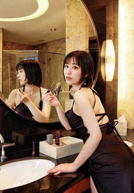 Larissa Rochefort hot pornstar img