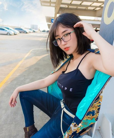 Larissa Rochefort nude actress images