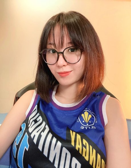 Larissa Rochefort high quality actress img