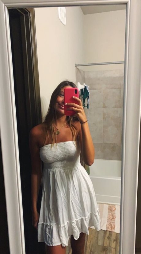 Abby Busick pretty pornstar pic