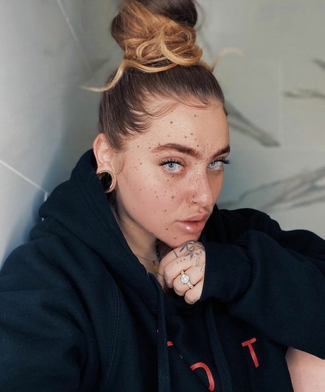 Brooklyn Nicolina nudes model pictures