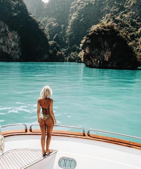 Lauren Bullen top profile image