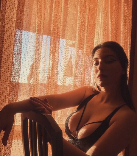 Beyza Durusu pornstar sexy image