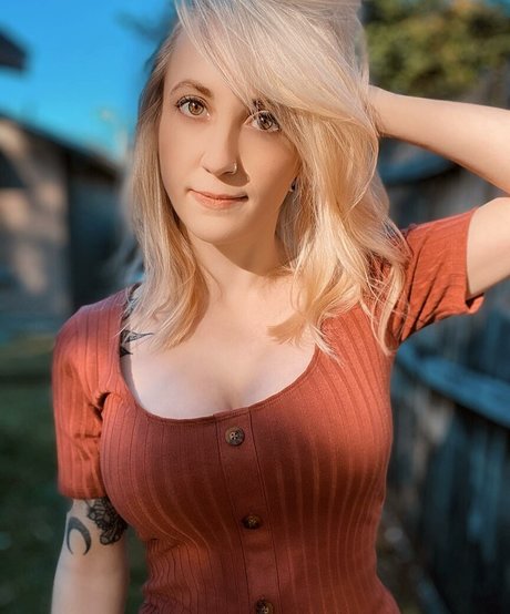 Nicholena top profile image