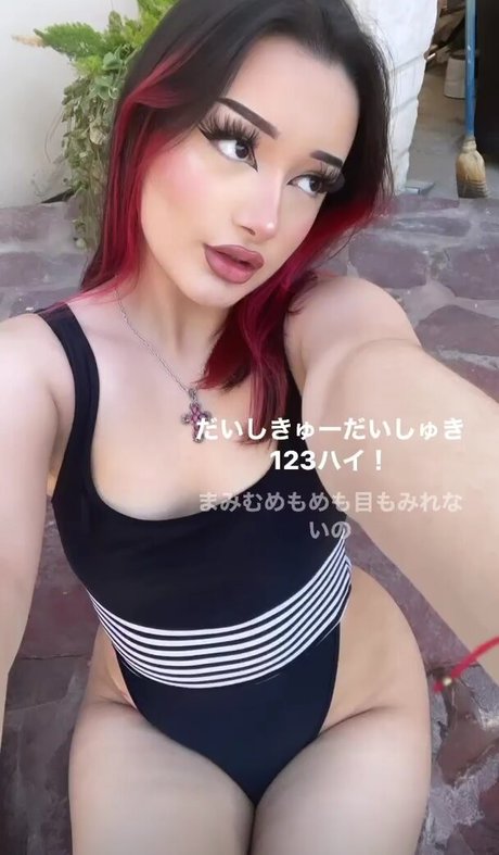 Chxrrychick model nude photo