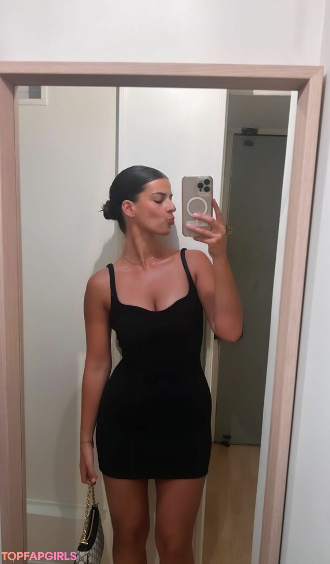 Develique free pornstar img