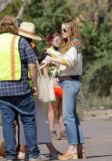 Emma Stone hot actress img