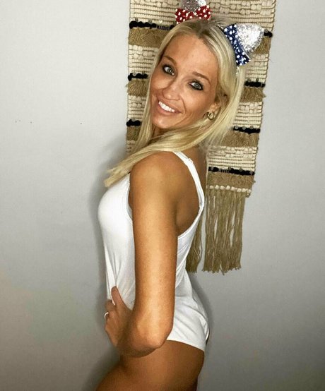 wife blowjob onlyfans art porn pictures