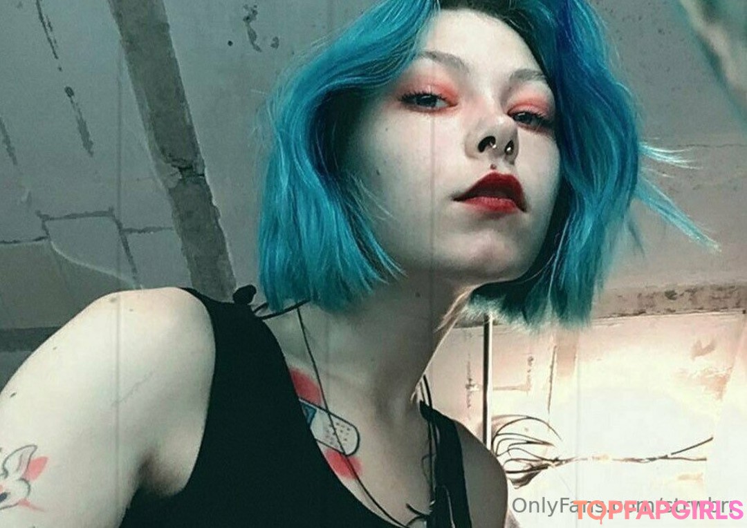 strwbrr nude star picture