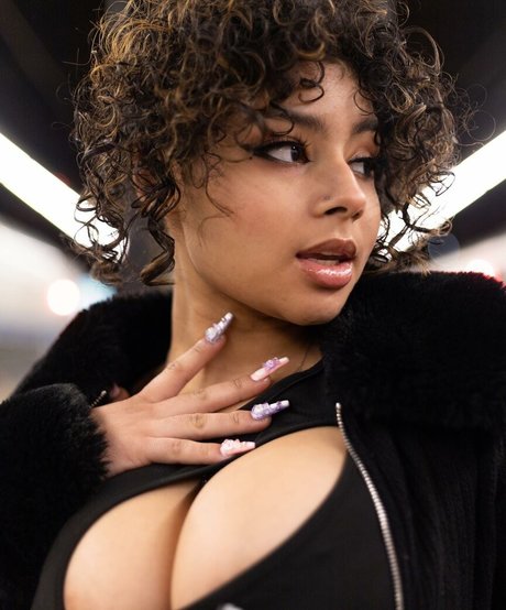 Jinxluvfil model sexy gallery