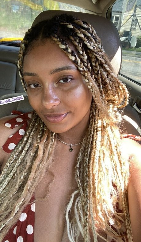 busty teen onlyfans hd picture