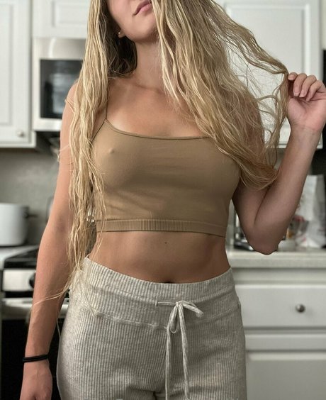 MissBlondeBunny hd model pics