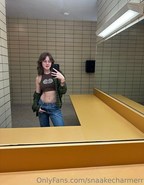 snaakecharmerr high quality actress gallery