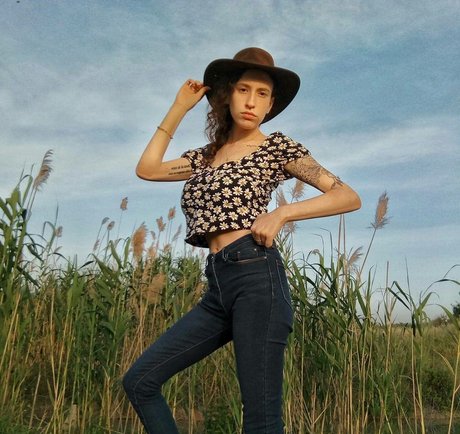 Yasmin avrahami model pretty photos