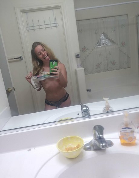 lillillylitxxx star nude img