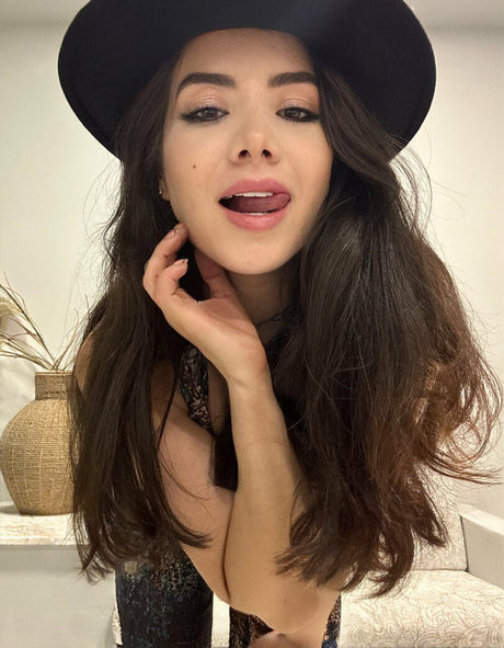 soifieeofficial erotic model images