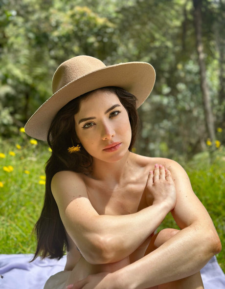 soifieeofficial sexy model image