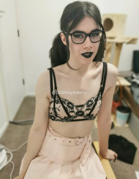 LittleMapleBerry star porn photos