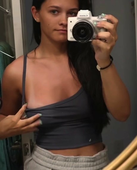 Emma Marie model perfect pic