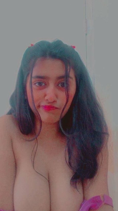 Sanjana Saba model free picture