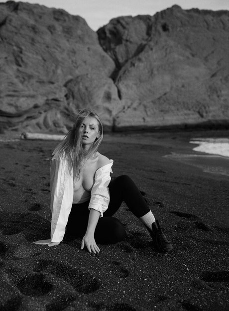 Sophie La Sage model top archive