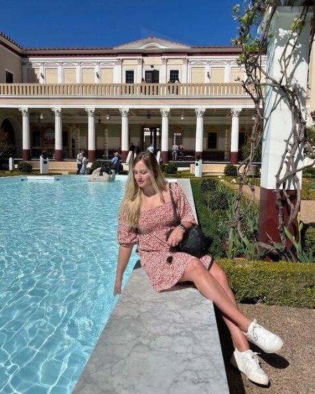 Naomi Kyle porn model gallery