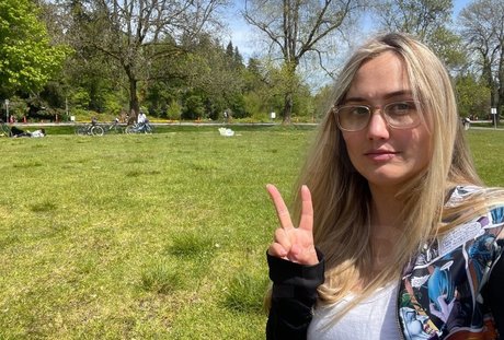 Naomi Kyle hot star pics