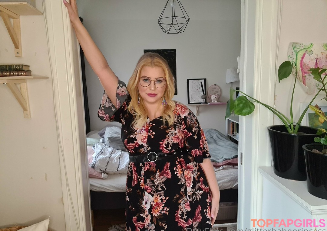glitterbabeprincess beautiful model image