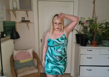 glitterbabeprincess model naked img